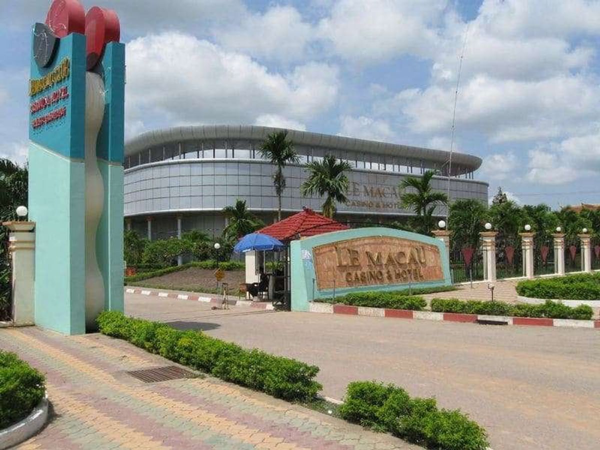 カジノ
このような施設が7、8軒ありました。