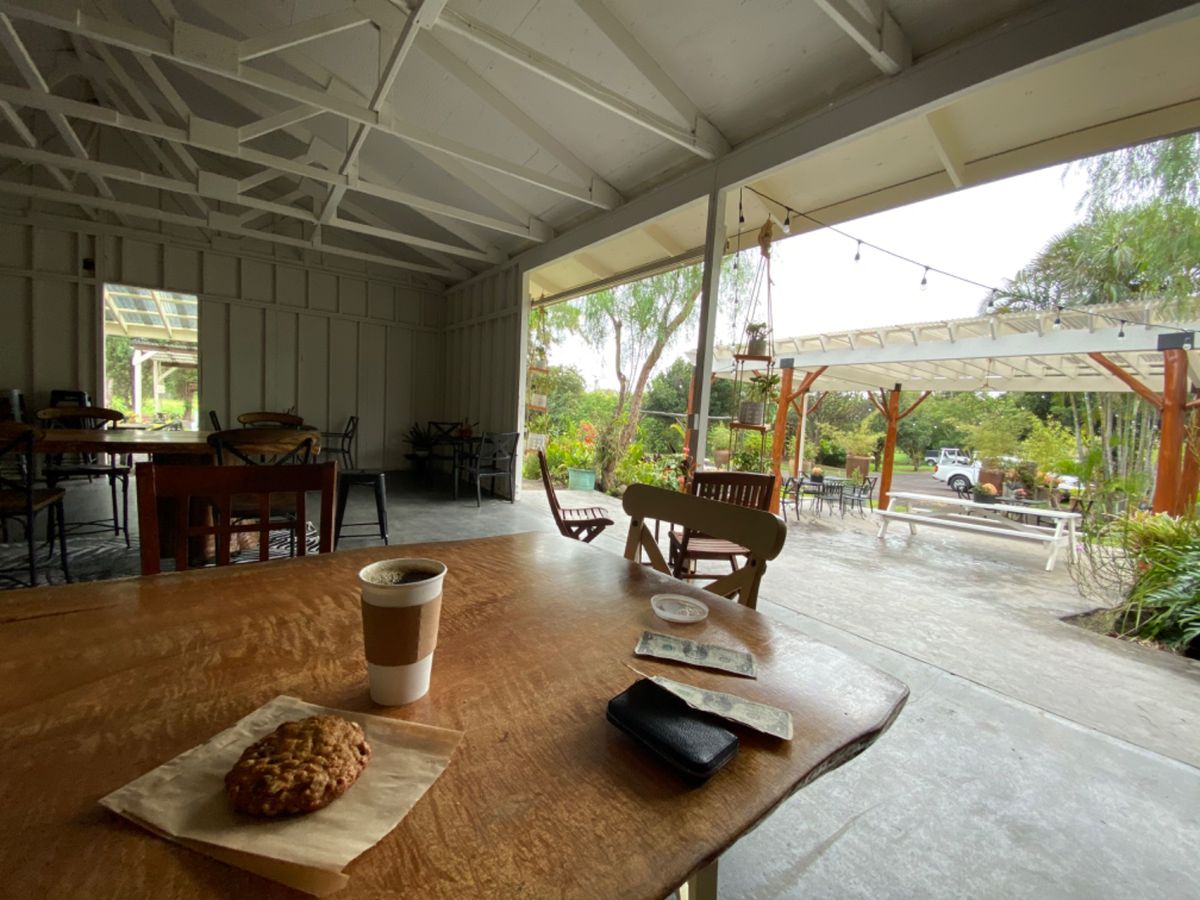 帰り道「Ka Lae Coffee」でコーヒーとクッキーで休憩。

自然派...