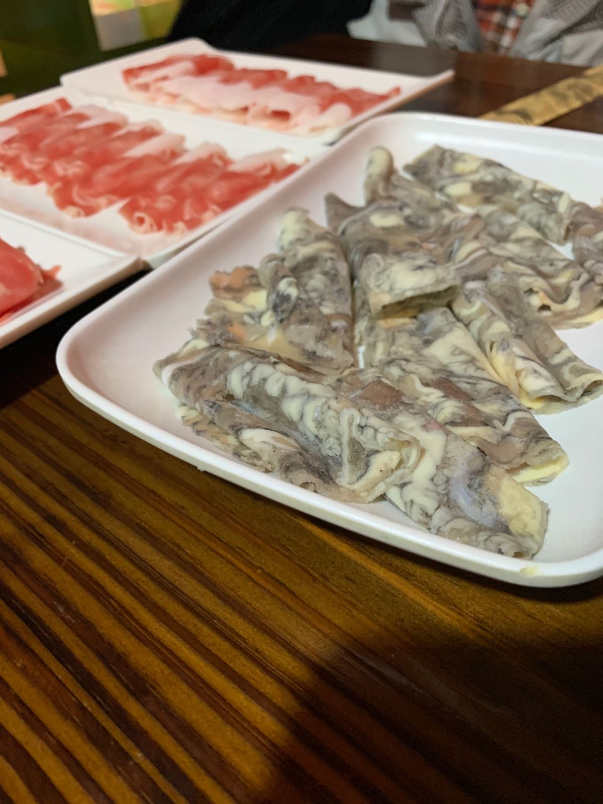 武陵源の山登り中に知り合った方（74歳）としゃぶしゃぶ食べ放題に行く。
...