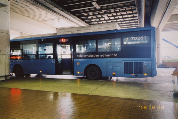 タイ「タイ」の写真：空港についてバスに乗ってカオサン通りへい...