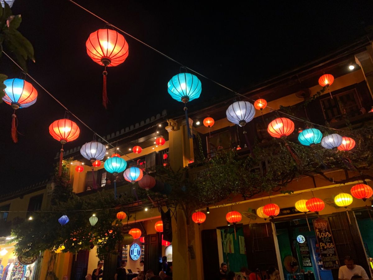 ホイアンは夜が本番！