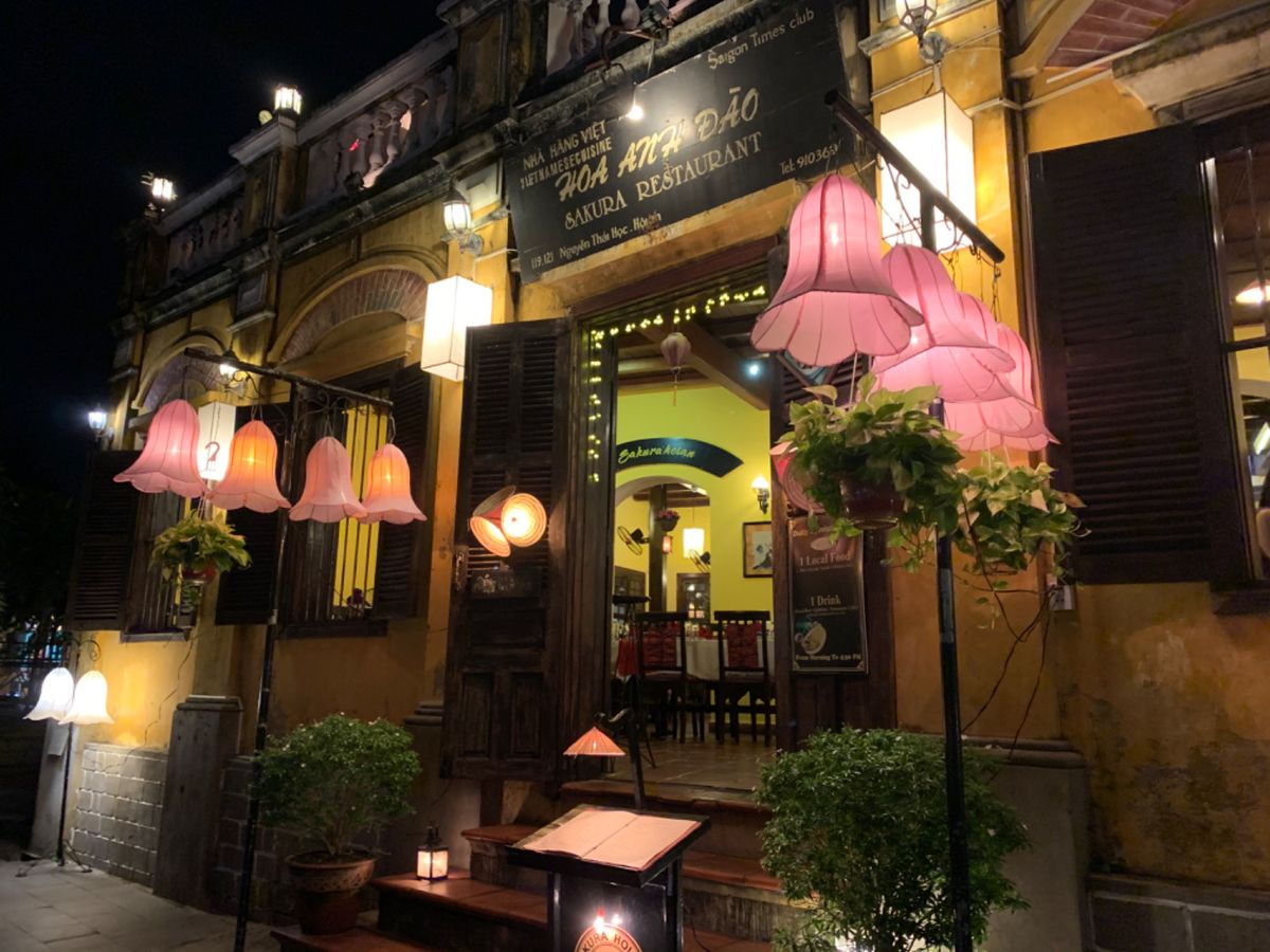 ホイアンは夜が本番！