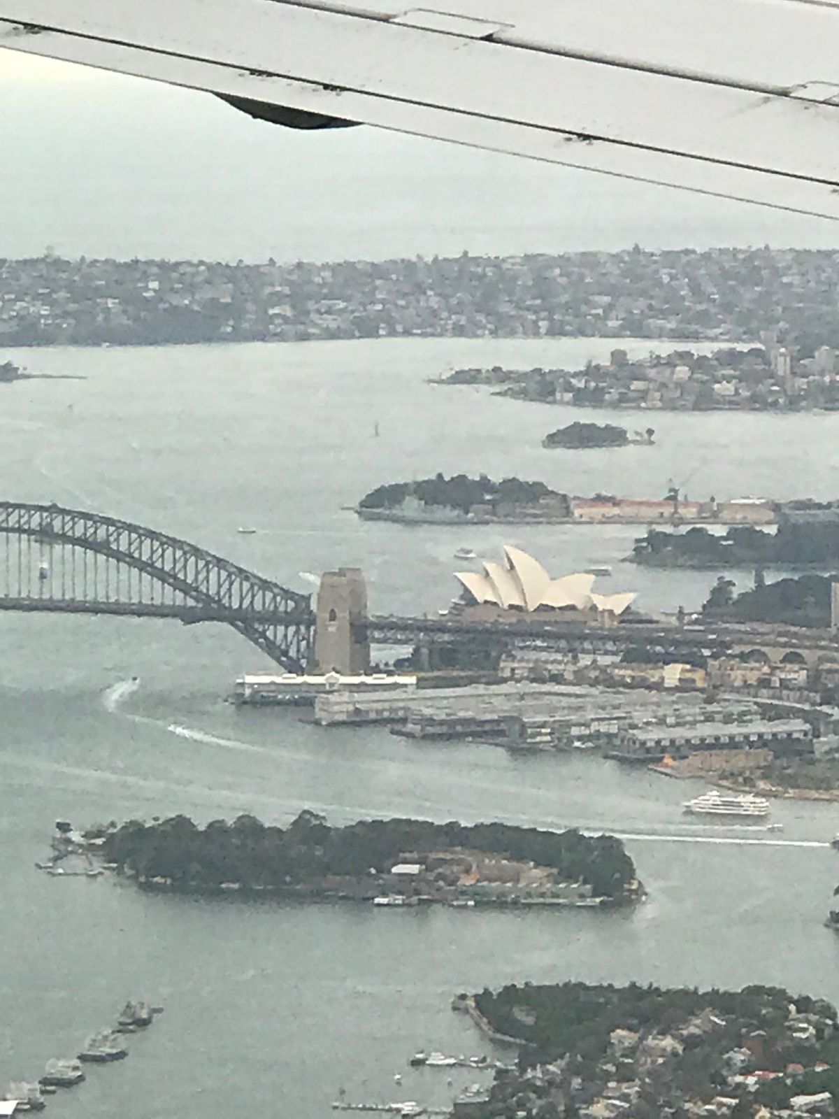 メルボルンからシドニーへ来た飛行機からのオペラハウスやハーバーブリッジ。
...