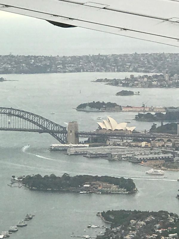 オーストラリア連邦・シドニー「オーストラリア　シドニーとハイムスビーチ」の写真：メルボルンからシドニーへ来た飛行機からの...