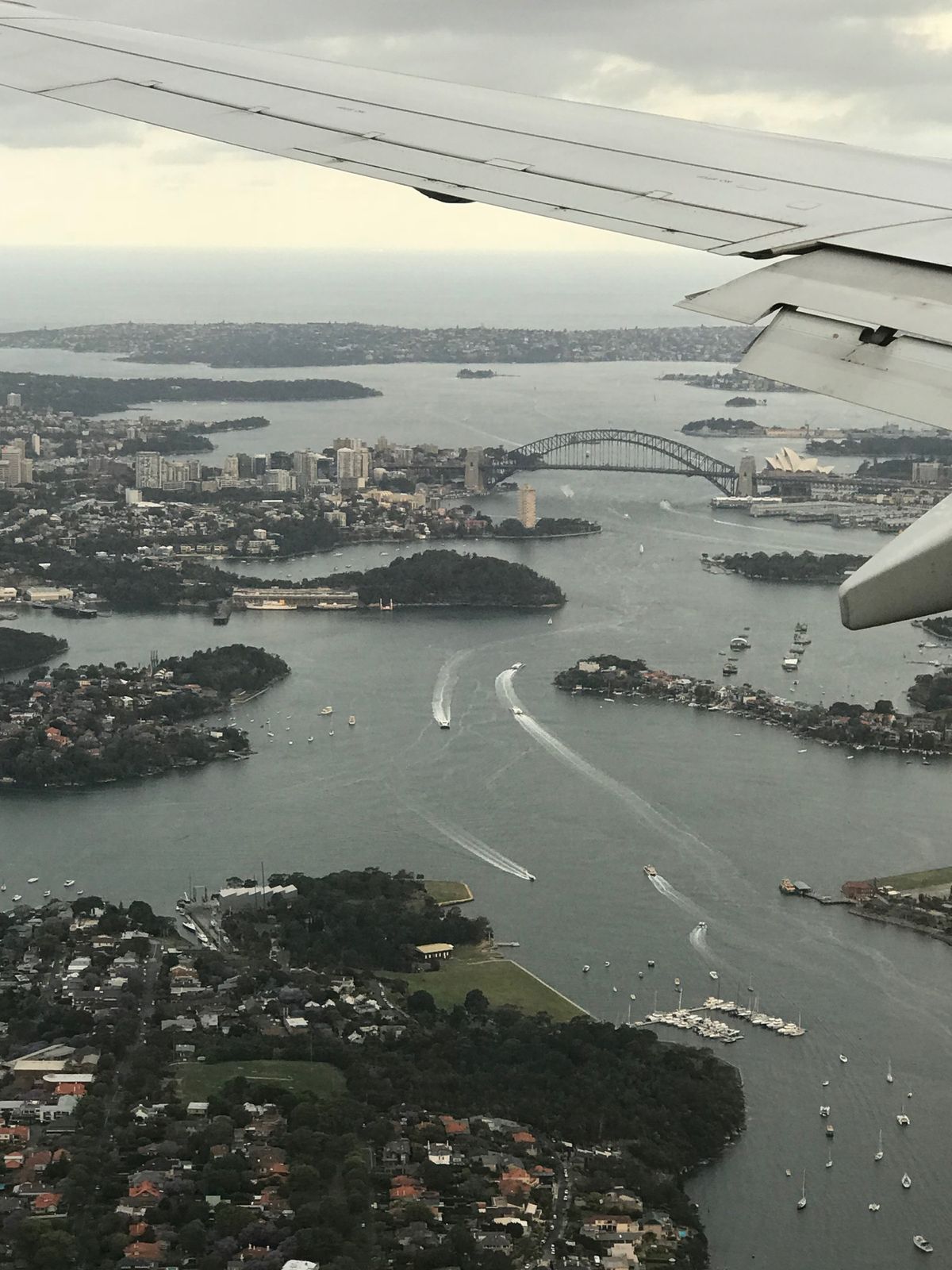 メルボルンからシドニーへ来た飛行機からのオペラハウスやハーバーブリッジ。
...