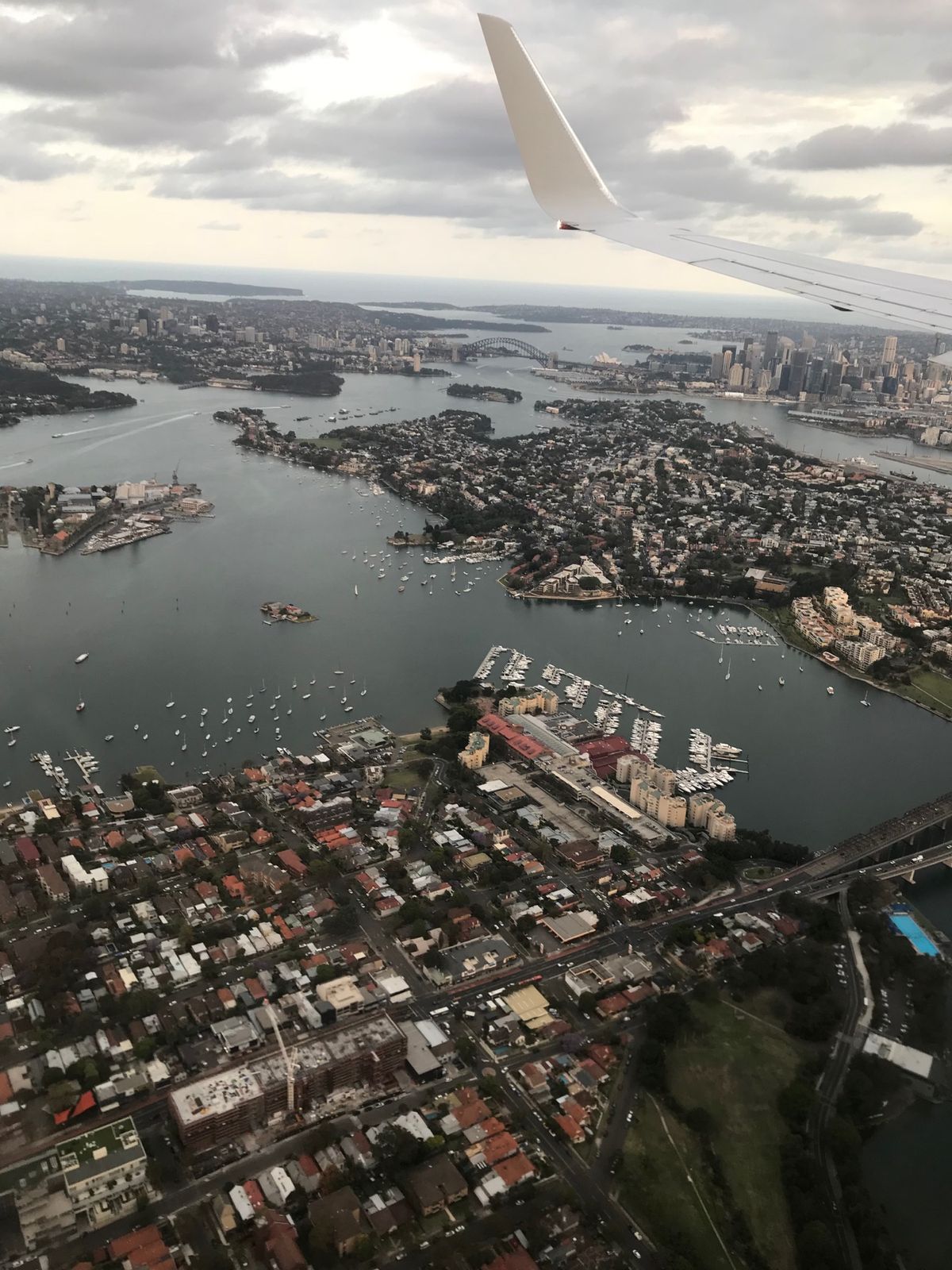 メルボルンからシドニーへ来た飛行機からのオペラハウスやハーバーブリッジ。
...