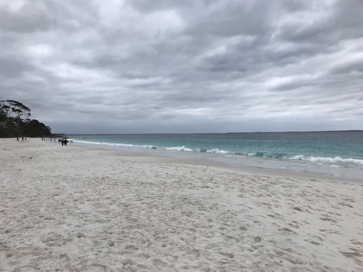 ハイムスビーチ
シドニーから車で3時間弱かけて到着。
かなり真っ白な砂浜。...