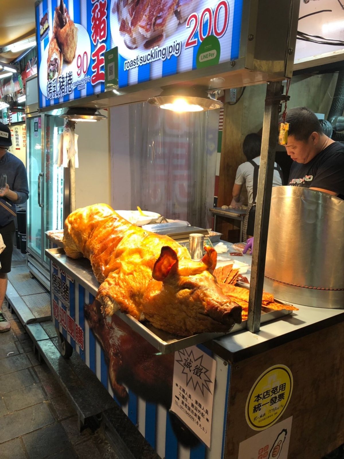士林夜市② 鶏肉飯と魯肉飯。うまうま。美食區の中にあります。

辛發亭のマ...