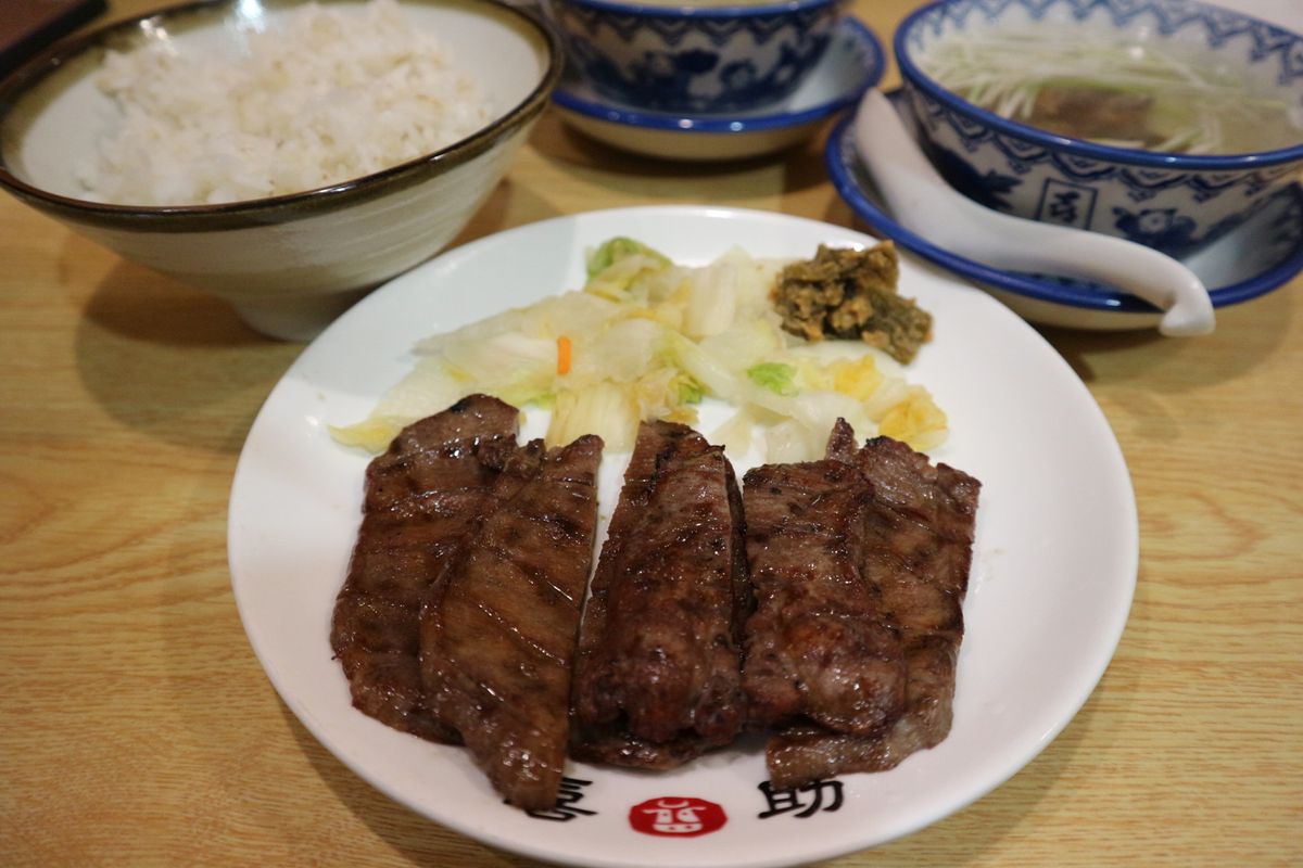 初めての仙台🐮
松島では笹かま、ムウ、牛タン串、巨大せんべい…
仙台市...