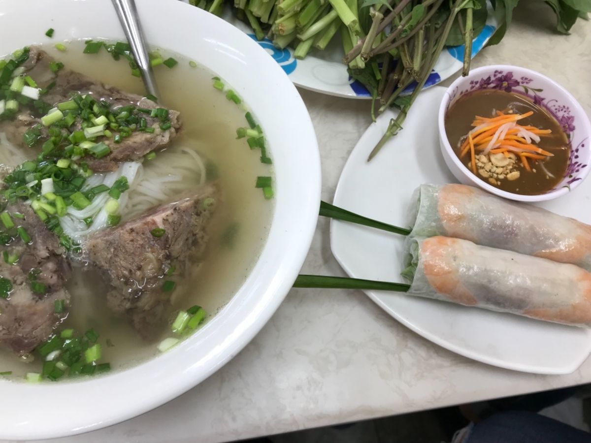 オシャレなカフェ多い。アボカドスムージー美味しすぎた。phoも美味しい。