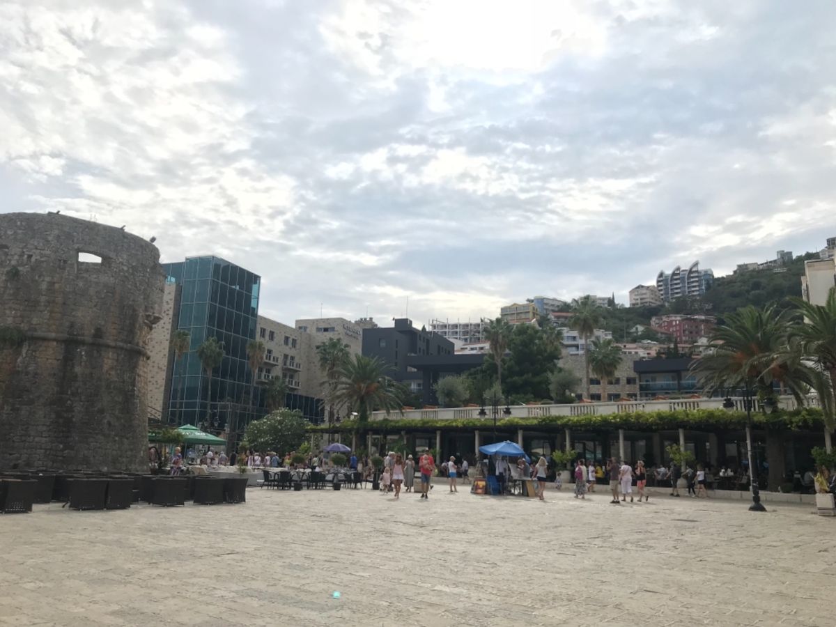 コトルは山からの絶景が有名だが、時間がなく、断念。建造物だけでもヨーロッパ...