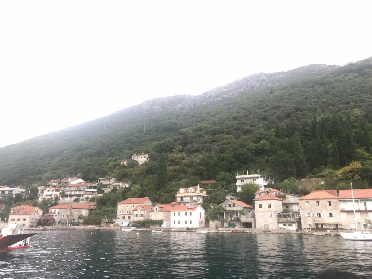 コトルは山からの絶景が有名だが、時間がなく、断念。建造物だけでもヨーロッパ...