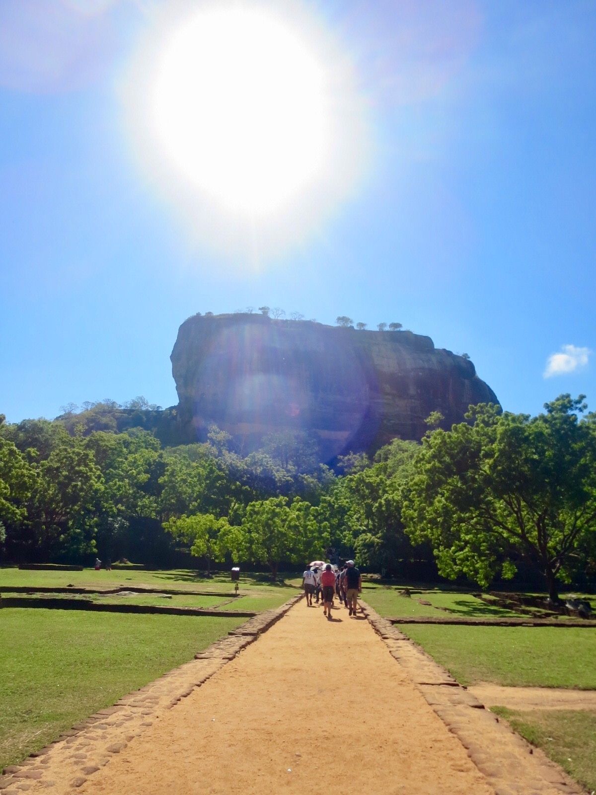 シンガポールから3泊4日でスリランカへ。 
ダンブッラ→シギリヤ→キャン...