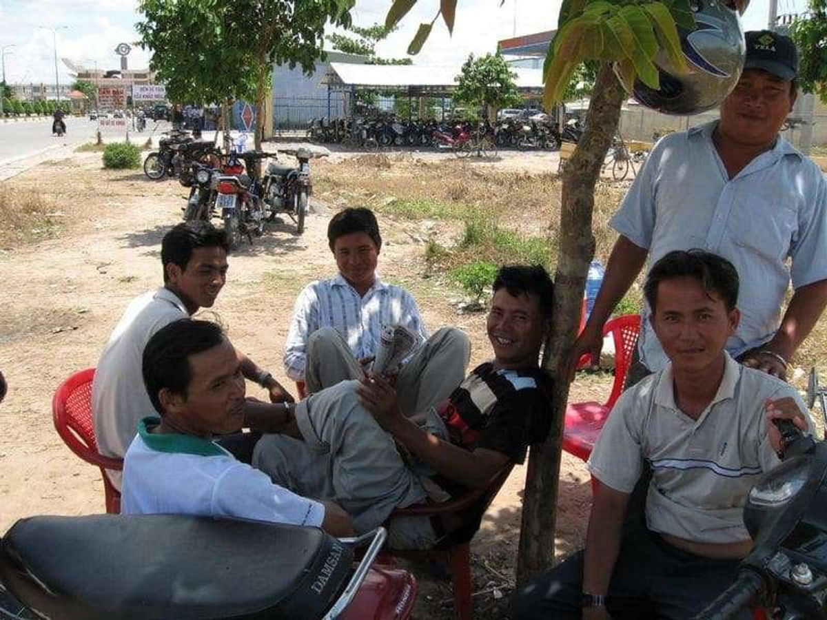 モックバイの人々。休憩中でしょうか？