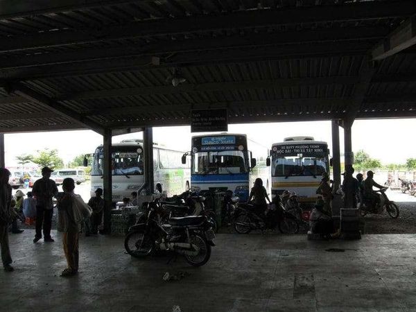 ベトナム・ホーチミン「2008年 ベトナム　ホーチミン散策」の写真：ホーチミン行きバスに乗ります。