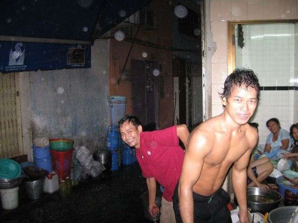 ベトナム・ホーチミン「2008年 ベトナム　ホーチミン散策」の写真：ホーチミン市に着くと突然のスコールです。...