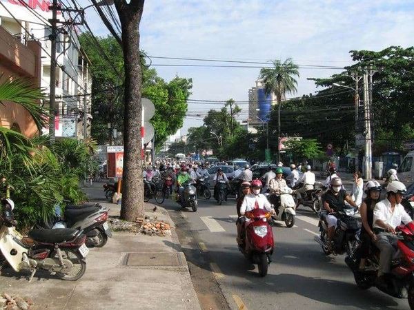 ベトナム・ホーチミン「2008年 ベトナム　ホーチミン散策」の写真：通勤ラッシュ