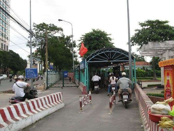 ベトナム・ホーチミン「2008年 ベトナム　ホーチミン散策」の写真：対岸へサイゴン川をフェリーで渡ります。

