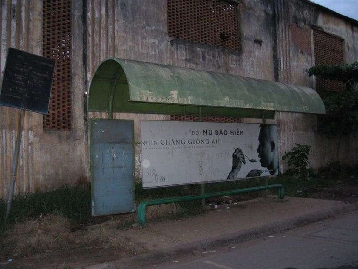 バス停。
バスが来るかは不明。

