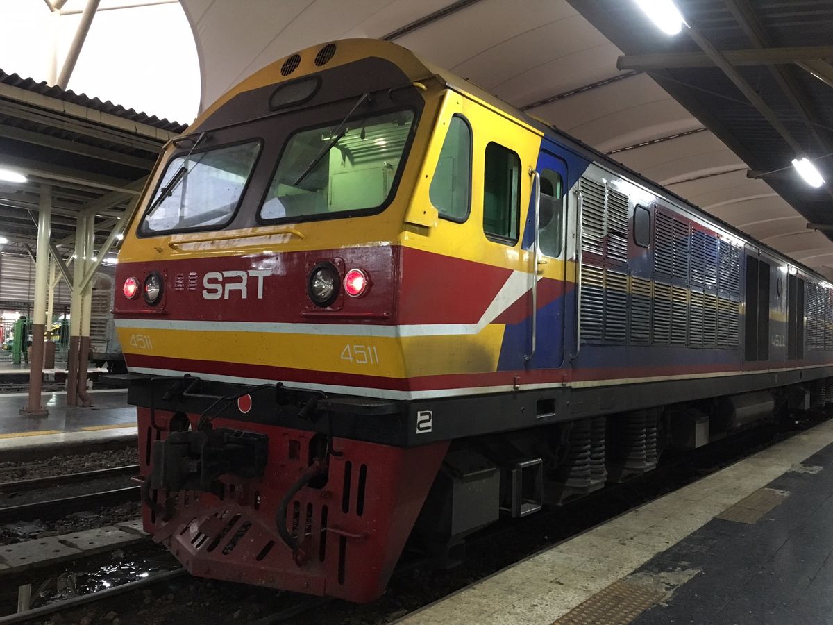 マハサラカム→バンコク
トゥクトゥク🛺〜バス🚌〜寝台列車🚃