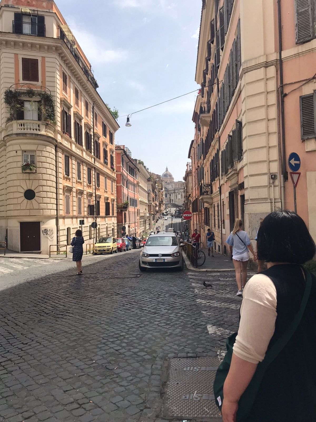 ①ローマの街並み
②コロッセオ
③ローマからフィレンツェ へ向かう車窓の風...