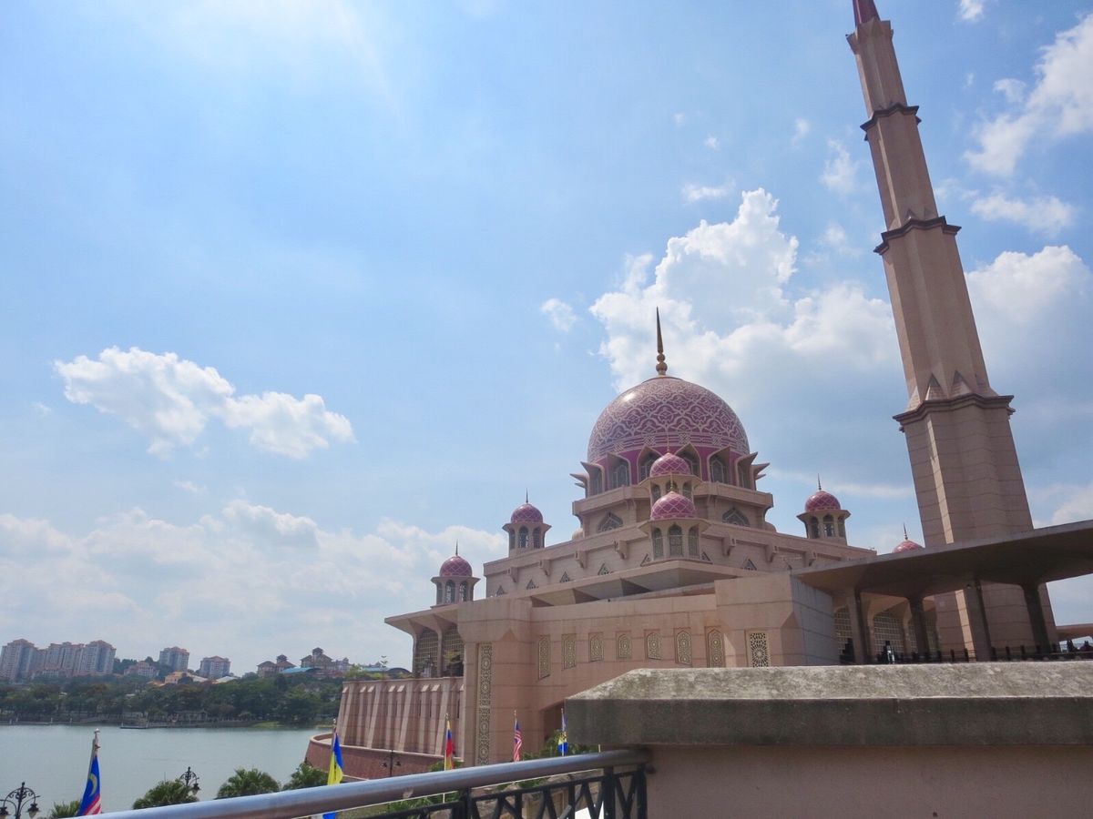 ピンクのモスクと、洞窟の中の寺院 バトゥケイブ。