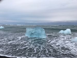 氷河ハイキング
ダイヤモンドビーチ
ヨークルスアゥルロゥン氷河湖