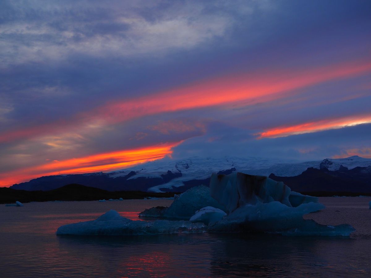 氷河ハイキング
ダイヤモンドビーチ
ヨークルスアゥルロゥン氷河湖