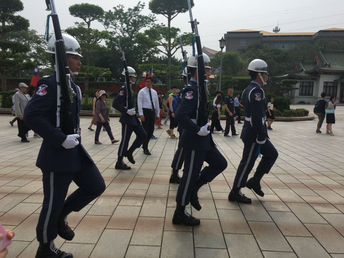 兵隊さんと、九份からの景色。