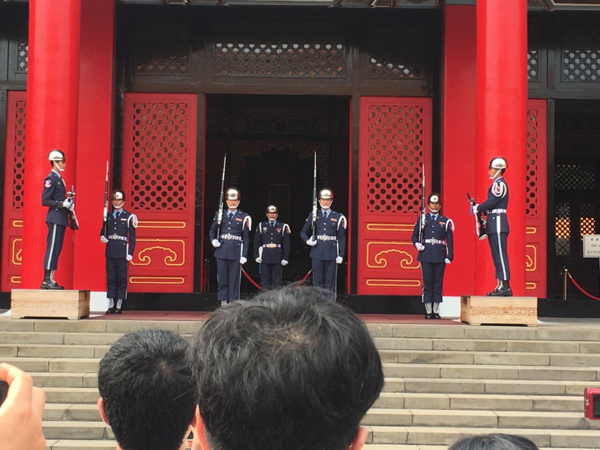 兵隊さんと、九份からの景色。