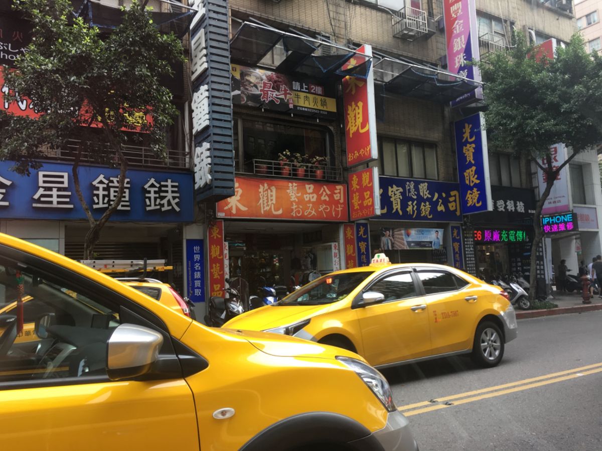 夜市と街並み。