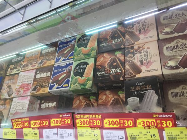 台湾「初海外★台湾💕」の写真：台湾のお菓子とタピオカ💘
日本のお菓子...