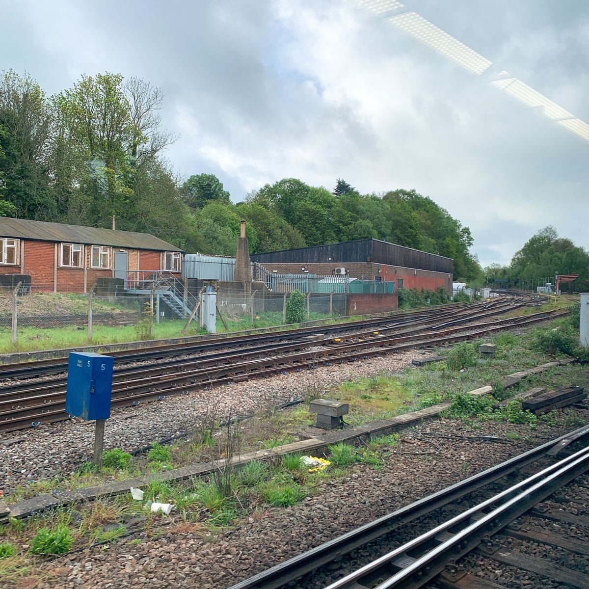 ガトウィック空港✈︎ロンドンへ向かう電車の風景😊可愛い〜
