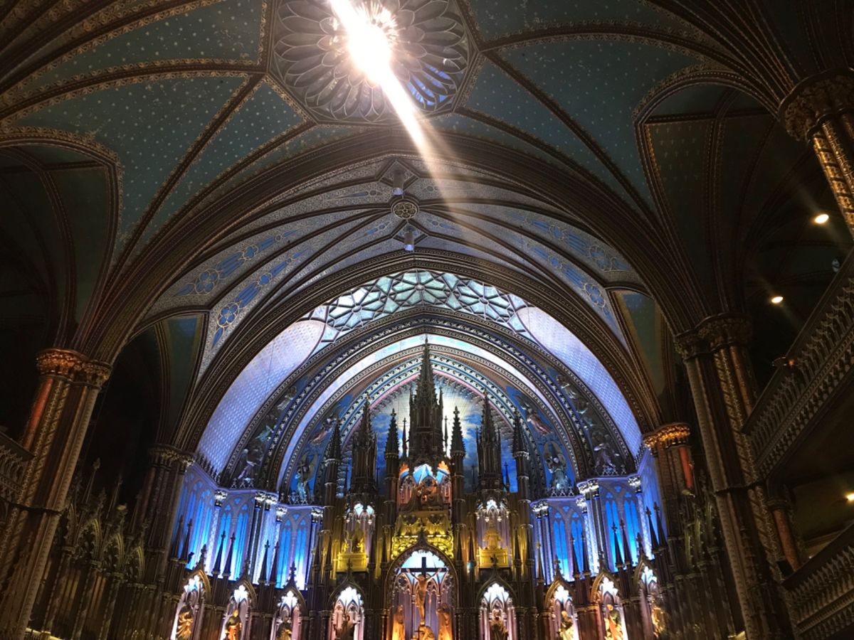 モントリオール旧市街
ノートルダム聖堂
青がとても綺麗　青色はマリア様の色
