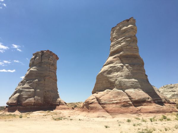 アメリカ(米国)・モニュメントバレー、ロウワーアンテロープキャニオン、ホースシューベント、グランドキャニオン、レイクパウエル、エレファントフィート「ロードトリップ！グランドサークルを巡る旅！」の写真：ドライブしていたら突如現れたエレファント...