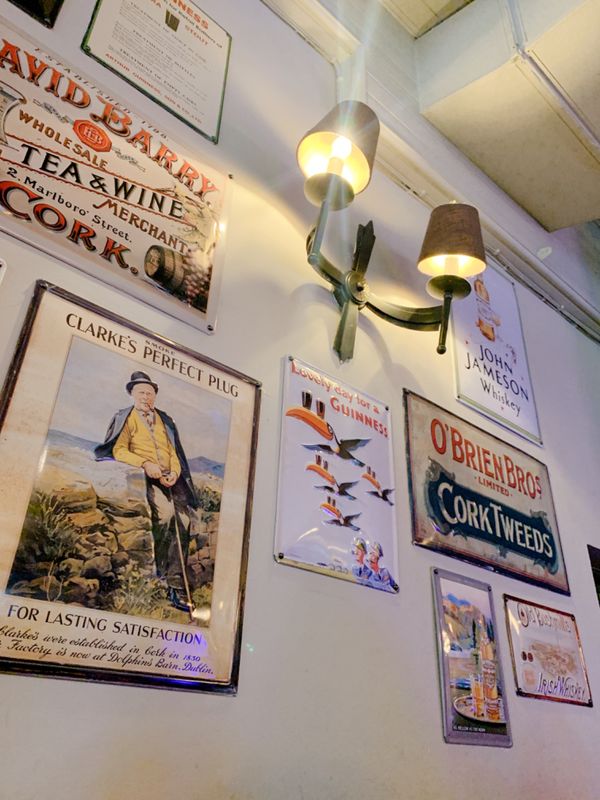 イギリス(英国)・ロンドン「ロンドン🚌💕」の写真：キングズクロス駅の近くのパブでおつかれー...