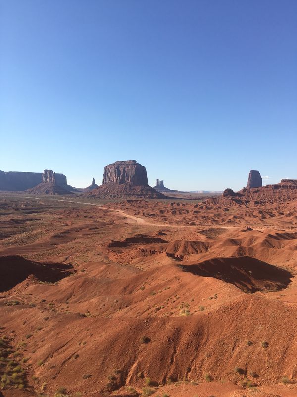 アメリカ(米国)・モニュメントバレー、ロウワーアンテロープキャニオン、ホースシューベント、グランドキャニオン、レイクパウエル、エレファントフィート「ロードトリップ！グランドサークルを巡る旅！」の写真：モニュメントバレー！