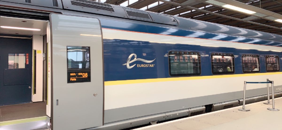 ユーロスターに乗ってパリへ😊
朝早くきたセントパンクラス駅、ネオンが可愛か...