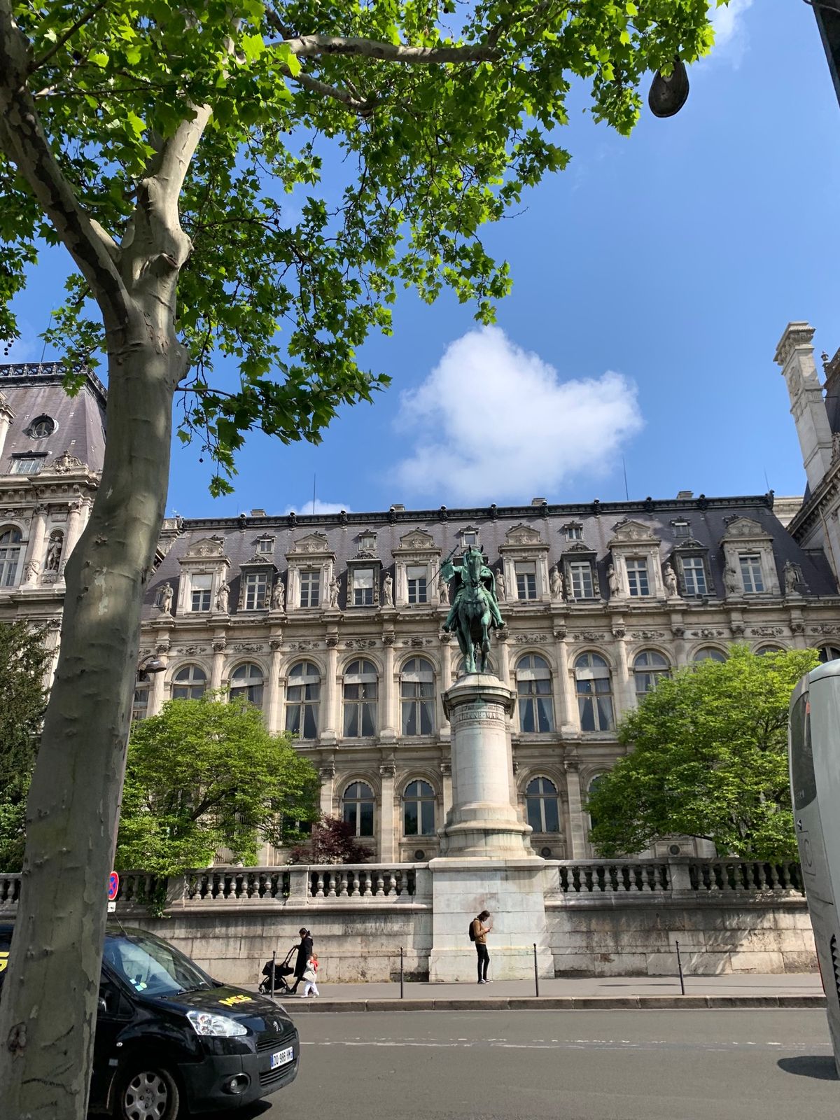 ノートルダム大聖堂の火災から間も無くの旅行でした。
修理中。。。これも貴重...