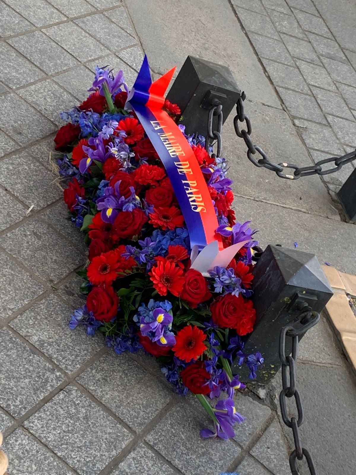 シャンゼリゼ通りへ向かう😊おなぺこ