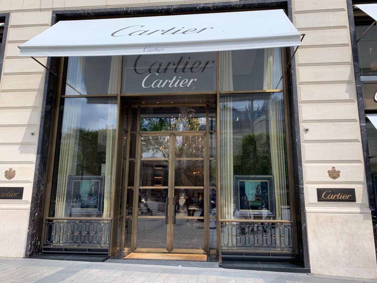 シャンゼリゼ通りへ向かう😊おなぺこ