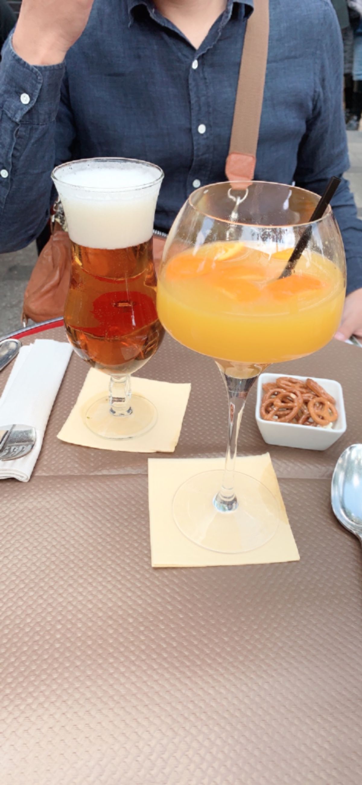 シャンゼリゼ通りでランチ🍽💕
頼むのに一苦労。。笑