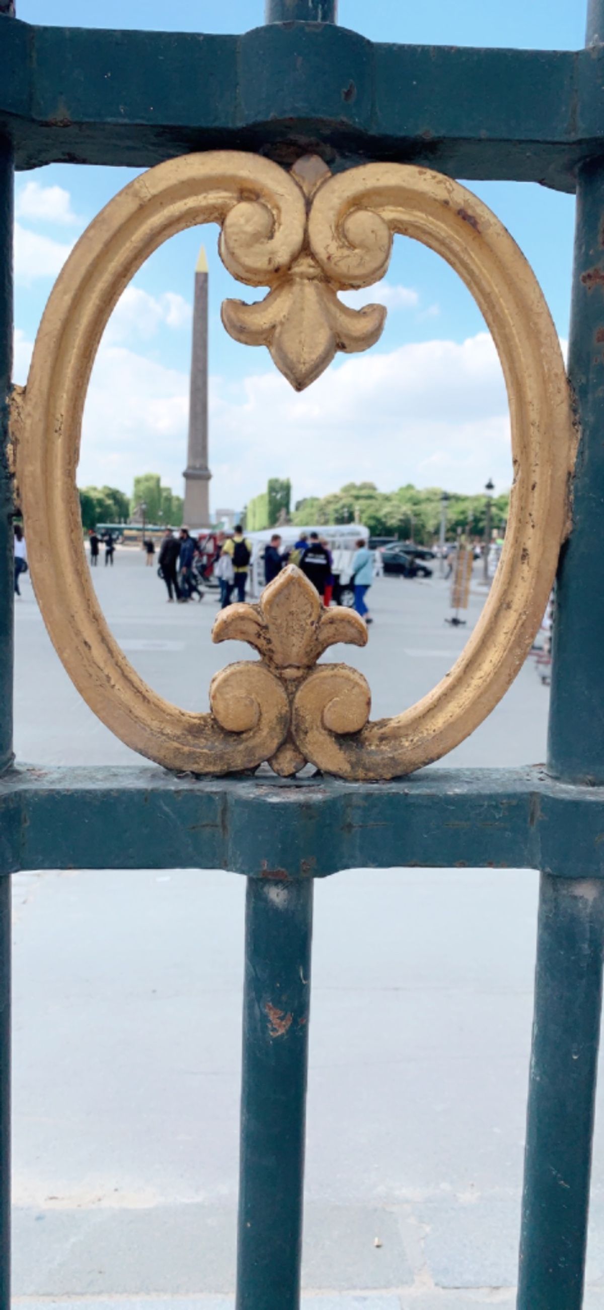 シャンゼリゼ通り⇨ルーブル美術館へ。
おーシャンゼリゼー♪歌いながら歩いて...