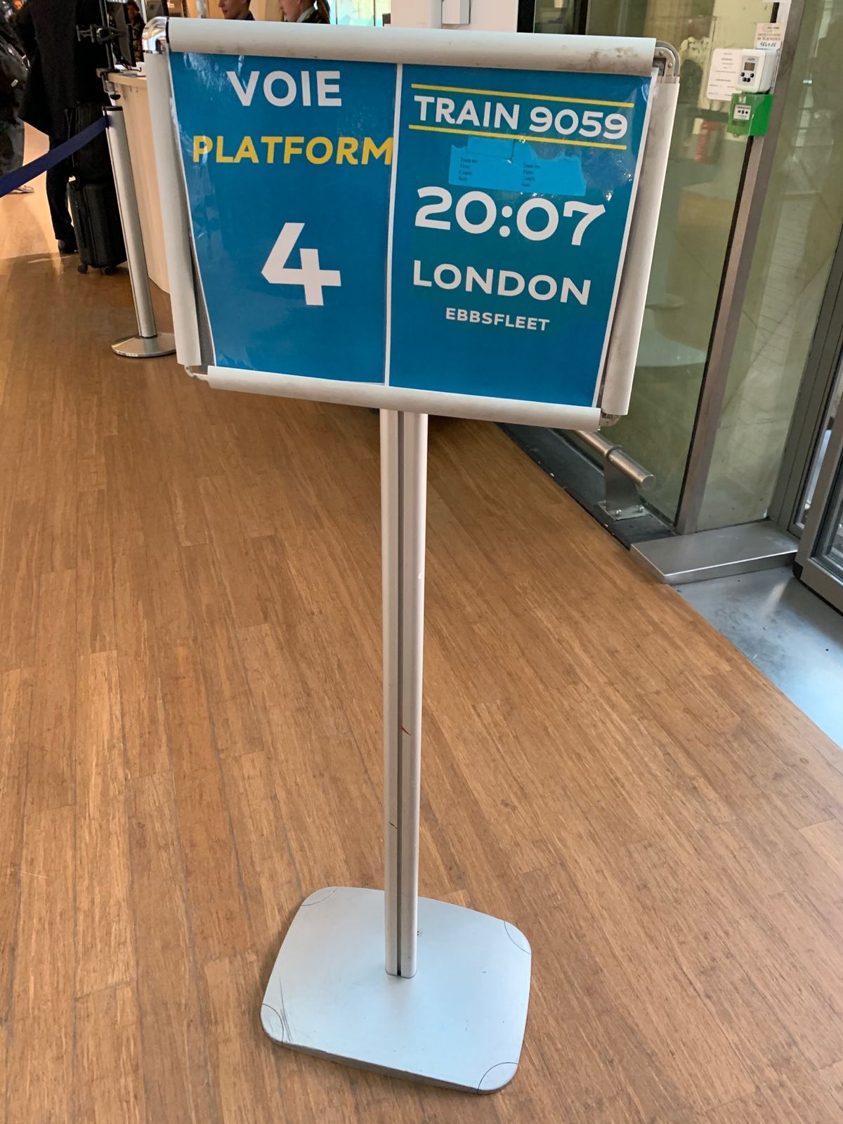 パリでケーキを食べる夢も叶った😛
言葉通じないし怖いし、思うようにいかなく...