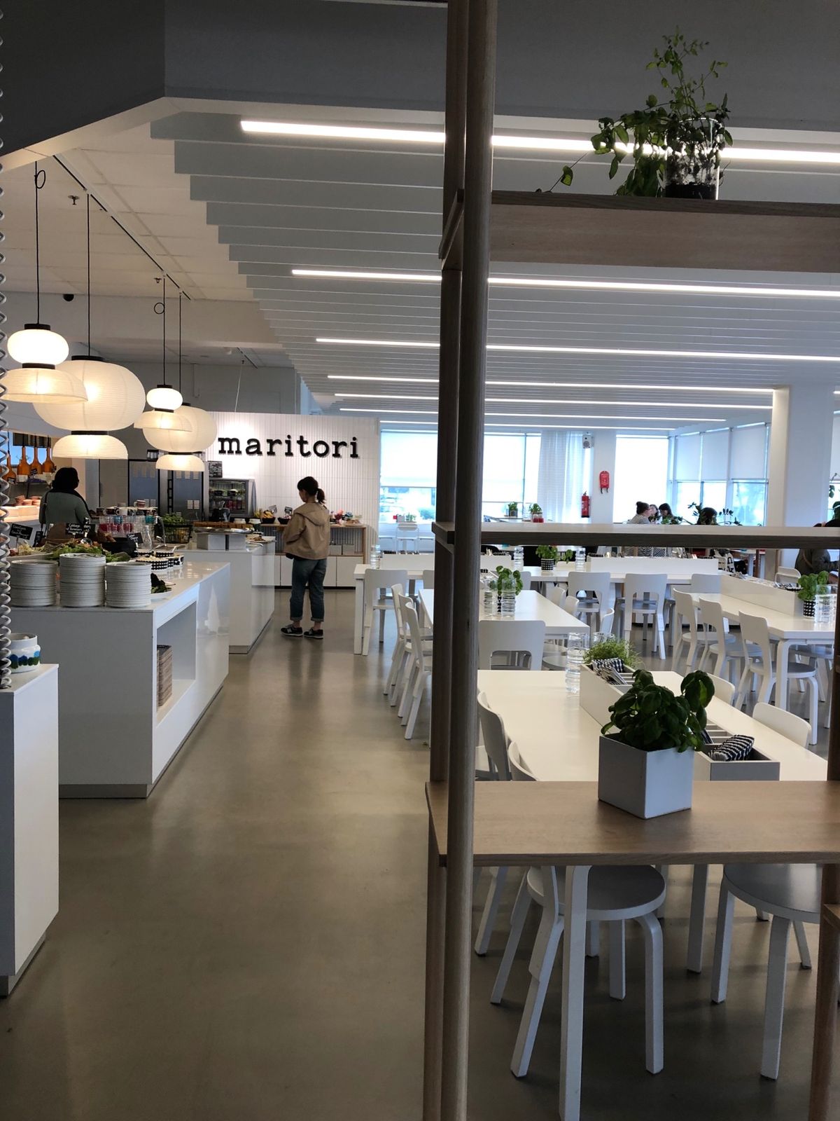 マリメッコアウトレットで買い物して、社員食堂でランチしました。