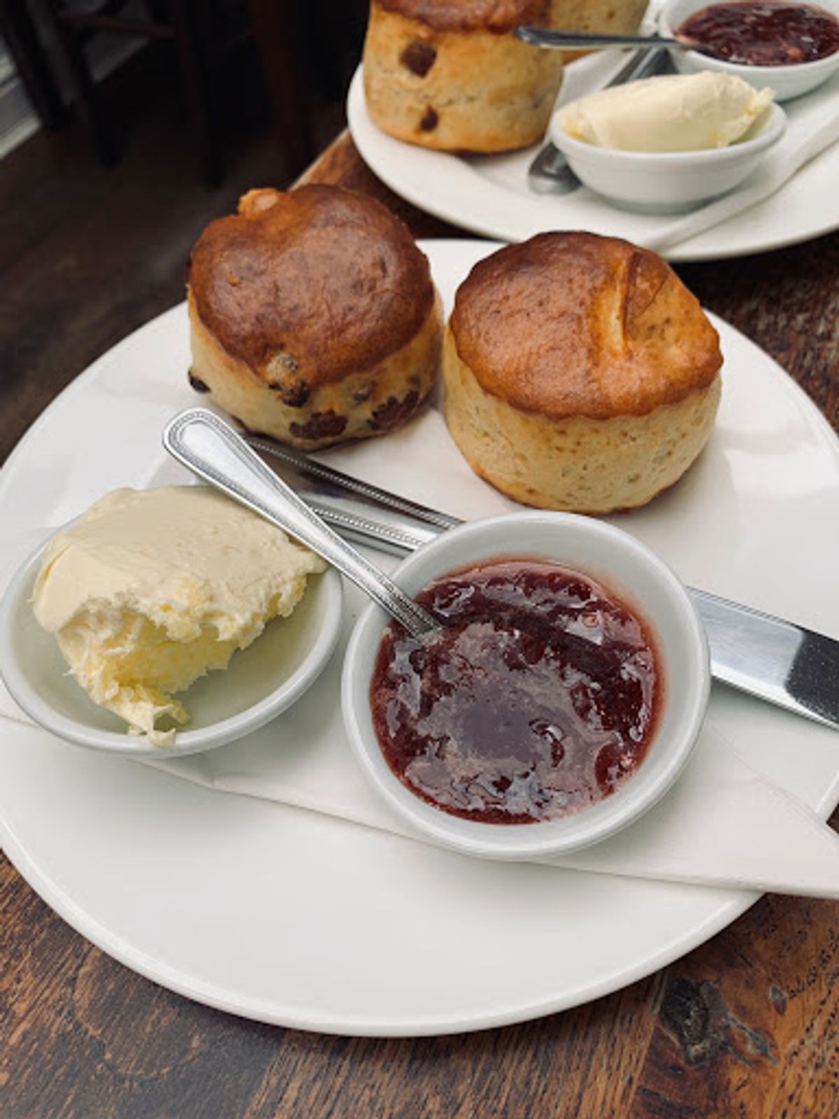 テムズ川を越えてバスに乗りORANGE PEKOEというカフェへ。

...