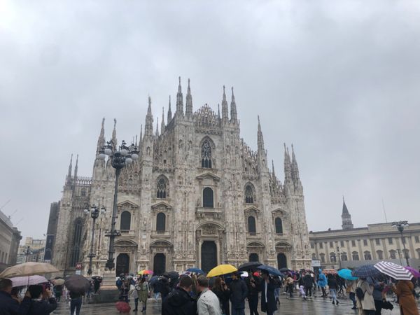 イタリア・ミラノ、ヴェネチア、フィレンツェ 、ローマ「イタリアひとり旅」の写真：香港経由でミラノへ！
早朝着だったので、...