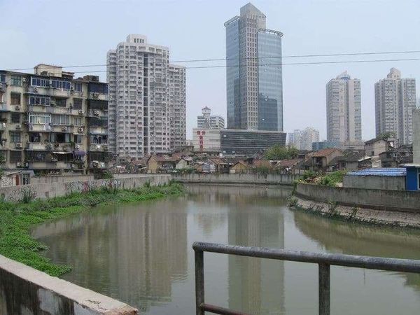 中国・上海「2008年 ベトナムの帰りに上海に寄ってみた」の写真：裏路地