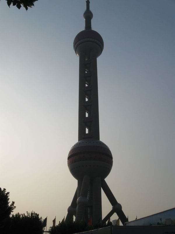 中国・上海「2008年 ベトナムの帰りに上海に寄ってみた」の写真：東方明珠電視塔(オリエンタルパールタワー)