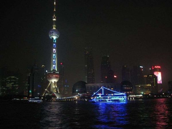 中国・上海「2008年 ベトナムの帰りに上海に寄ってみた」の写真：クルーズから見る眺め